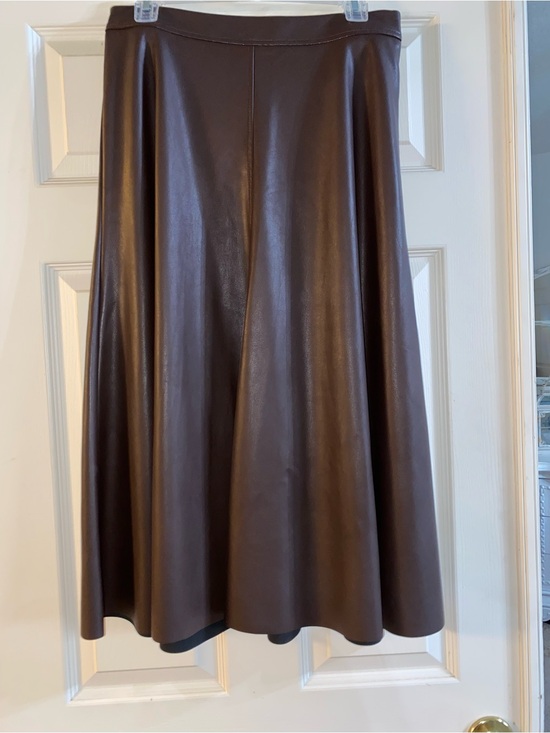 Dresses & Skirts - Banana Republic Brown Leather Midi Skirt sz 8